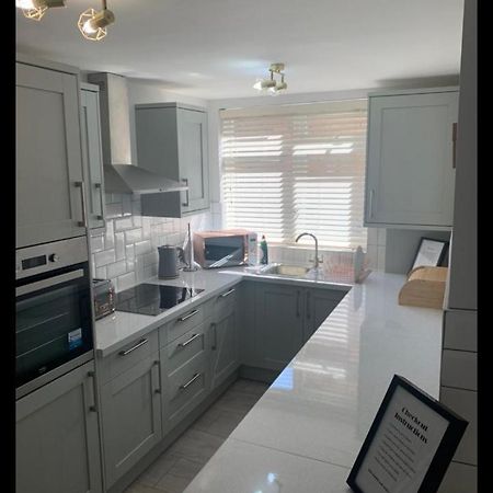 Beautiful Room In Apartment Near Town Centre Rugby Bagian luar foto
