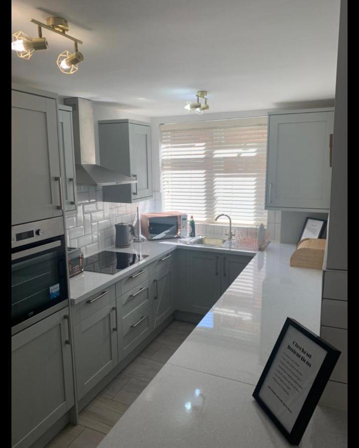 Beautiful Room In Apartment Near Town Centre Rugby Bagian luar foto
